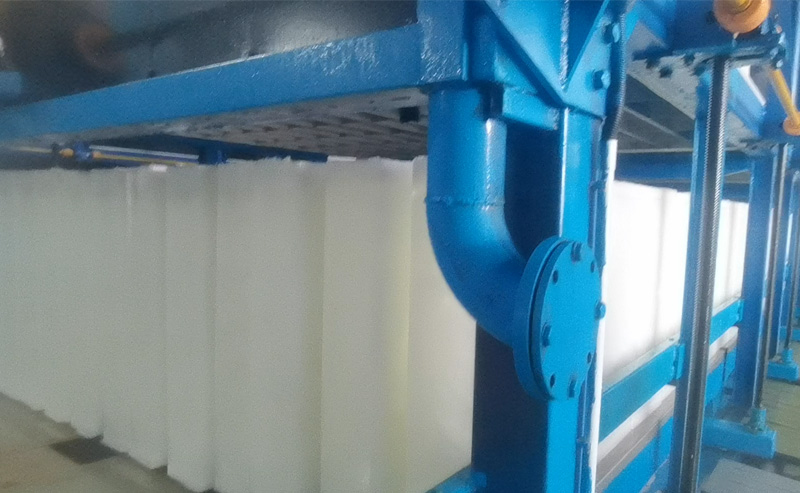 Customer Case block ice vending machine