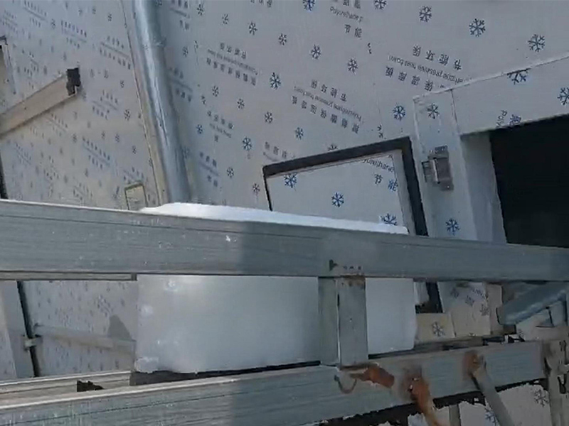 Verimli Buz Bloğu Transferi: Blok Buz Makineleri ve Soğuk Depolamanın Kusursuz Entegrasyonu